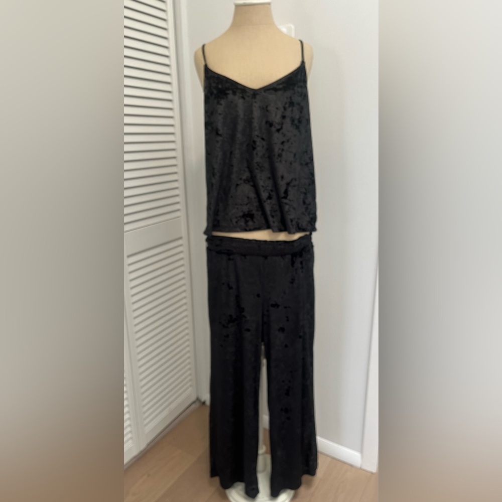 Gapbody Luxurious Black Velvet Women's Pajama Set